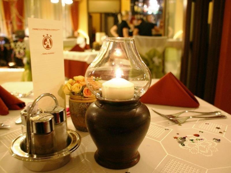 Bed and Breakfast Ambrozia Etterem Es Panzio Kazincbarcika Exterior foto